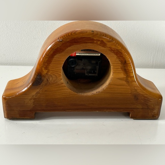 Beautiful Vintage Shellac Finish Wooden Clock with Gold Flower Design MCM Style - Picture 5 of 6